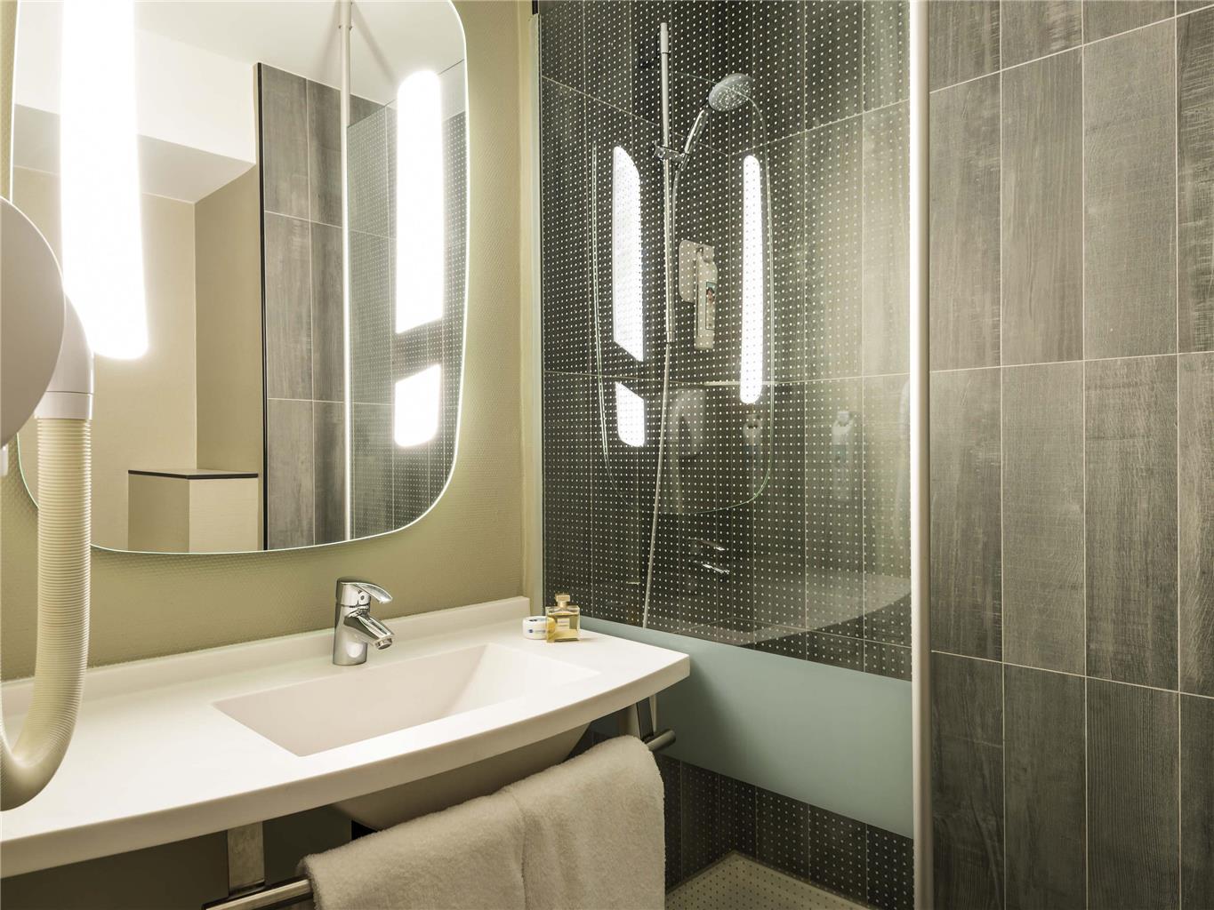 Ibis Gare Du Nord Château Landon 10ème 3* Parigi