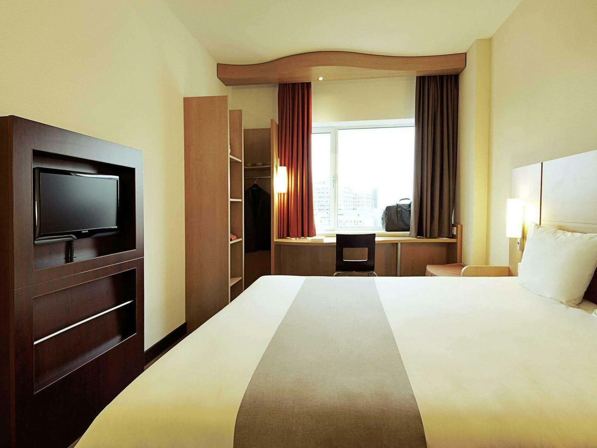 Ibis Gare Du Nord Château Landon 10ème 3* Parigi